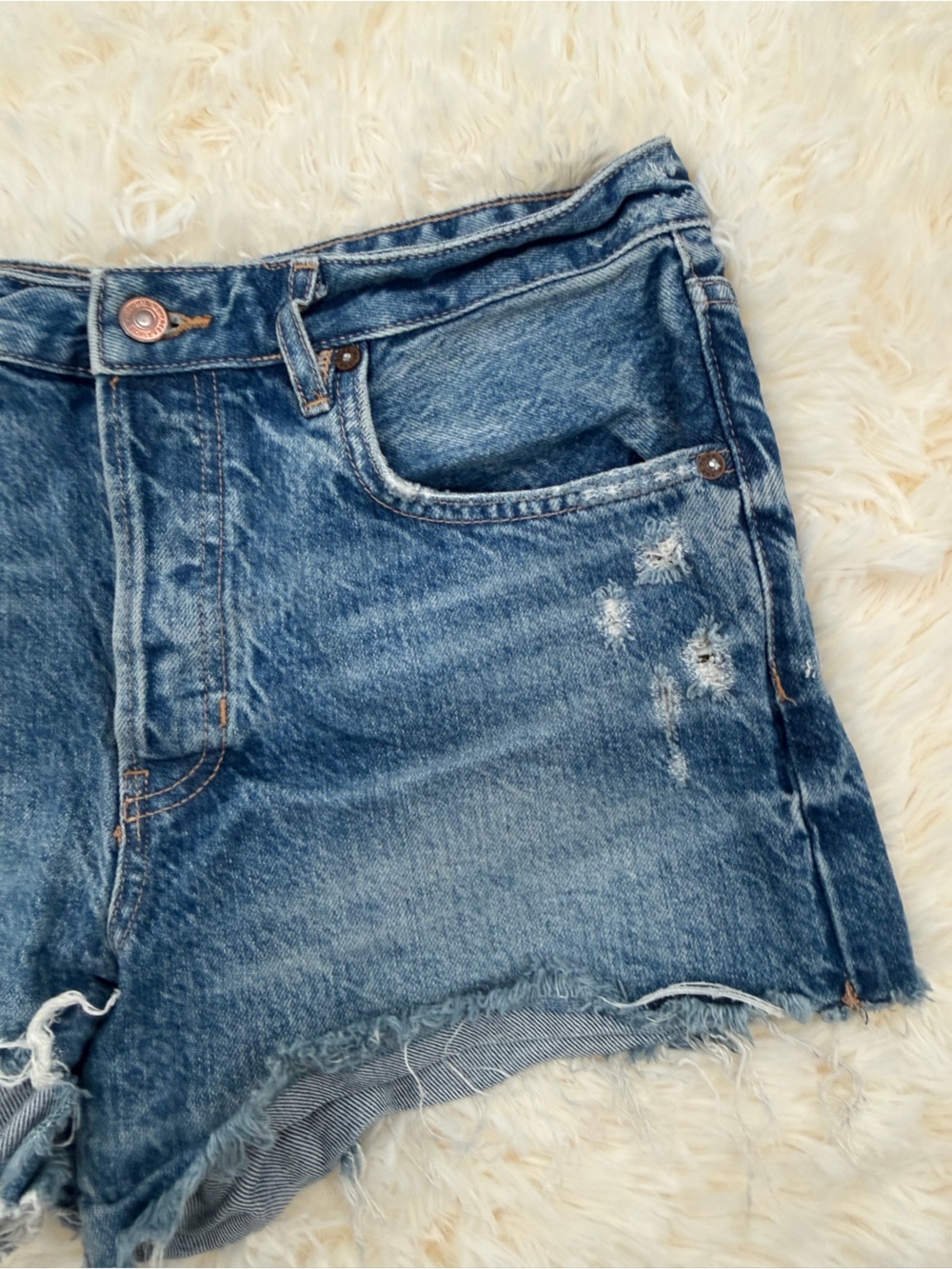 We The Free Good Time Relaxed Denim Distressed Cut Off Shorts - Picture 3 of 8